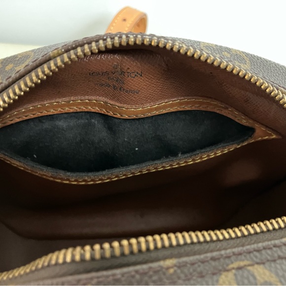 Louis Vuitton Blois Crossbody - Picture 12 of 13